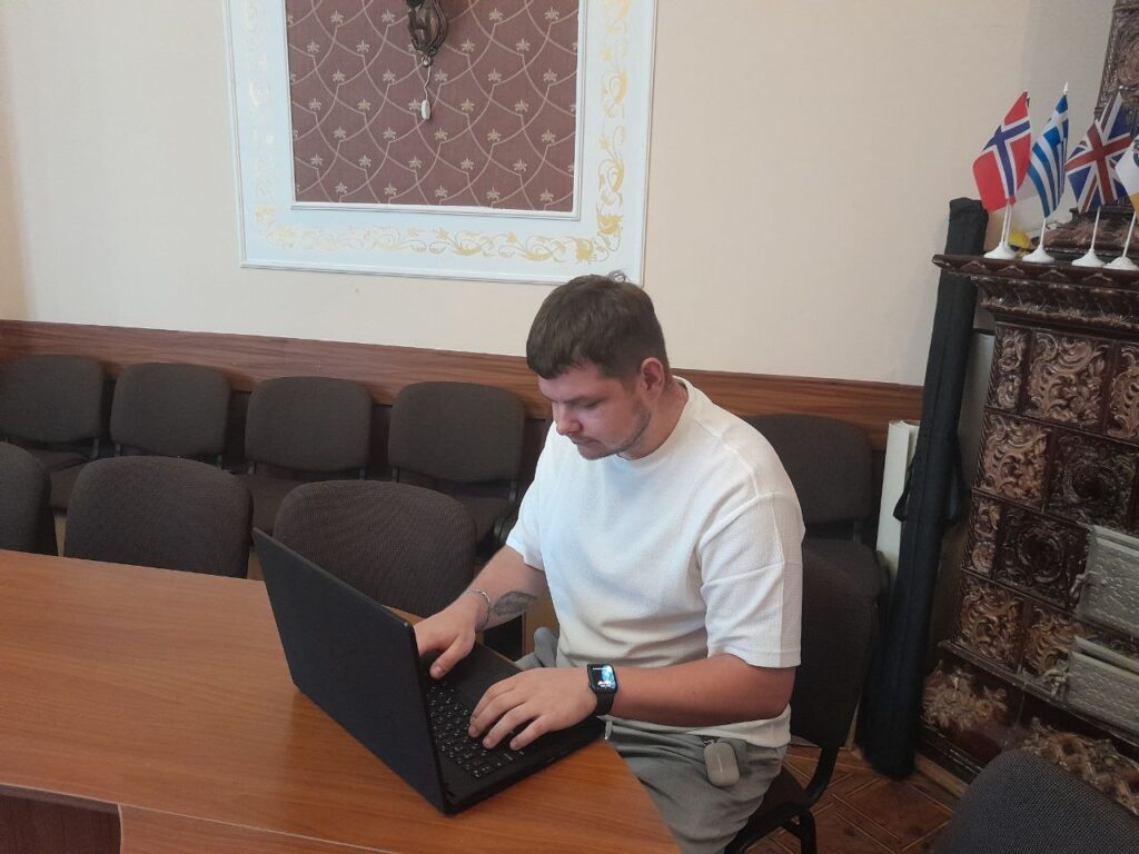 Журналісти і блекаути: як працює коворкінг у Центрі журналістської солідарності у Львові