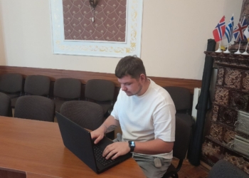 Журналісти і блекаути: як працює коворкінг у Центрі журналістської солідарності у Львові