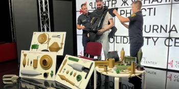 Мінна безпека: Івано-Франківських медійників учили працювати із спеціальним спорядженням 21 Мінна безпека: Івано-Франківських медійників учили працювати із спеціальним спорядженням