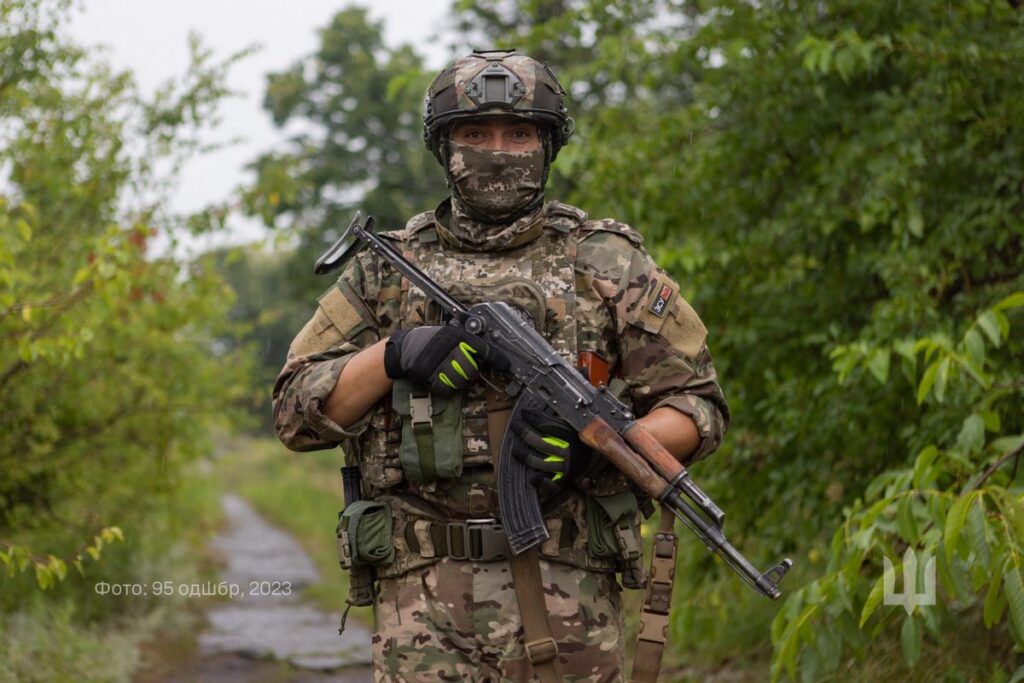 «Я служу з хлопцями, які пишуть історію, а я її документую!» – пресофіцерка 95-ї бригади Валерія Клівінська 2