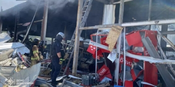 Авіаудар по Костянтинівці: зростають і ризики роботи журналістів на Донбасі