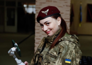 «Я служу з хлопцями, які пишуть історію, а я її документую!» – пресофіцерка 95-ї бригади Валерія Клівінська