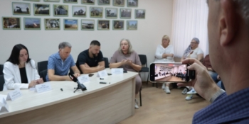 Адаптація колективу, технічні проблеми і зв’язок з аудиторією: у Дніпрі говорили про релокацію медіа