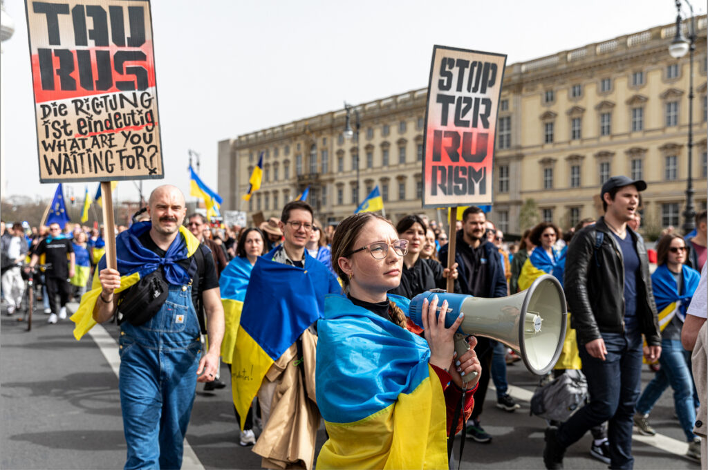 Нова техніка – нові можливості: як камери від НСЖУ допомагають українським фотожурналістам документувати війну 35