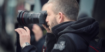 Нова техніка – нові можливості: як камери від НСЖУ допомагають українським фотожурналістам документувати війну 22 Нова техніка – нові можливості: як камери від НСЖУ допомагають українським фотожурналістам документувати війну
