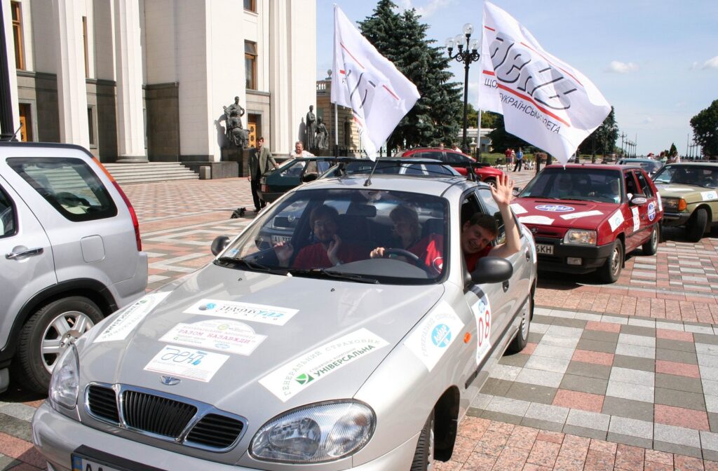 Всеукраїнському автомобільному клубу журналістів 25 років (спогад у час війни)