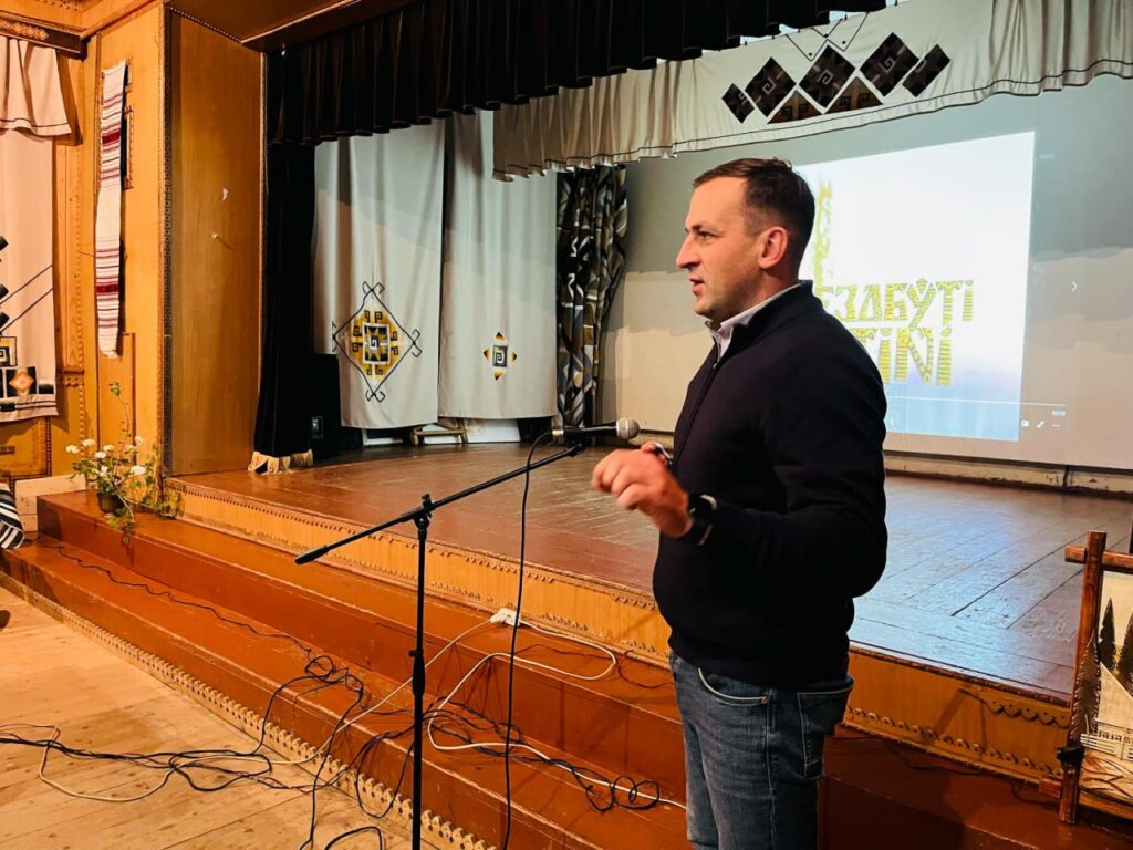 Професія, якої вже немає: журналіст Іван Харук презентував авторський документальний фільм у Криворівні