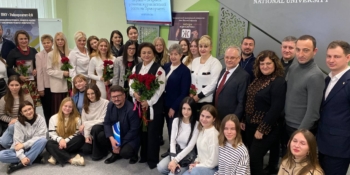 Сформована неймовірна команда професіоналів: кафедра журналістики Прикарпатського національного університету відзначила 10-річчя 21 Сформована неймовірна команда професіоналів: кафедра журналістики Прикарпатського національного університету відзначила 10-річчя