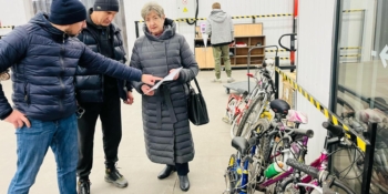 Івано-Франківський ЦЖС передав велосипеди дітям медійників з прифронтових територій 17 Івано-Франківський ЦЖС передав велосипеди дітям медійників з прифронтових територій