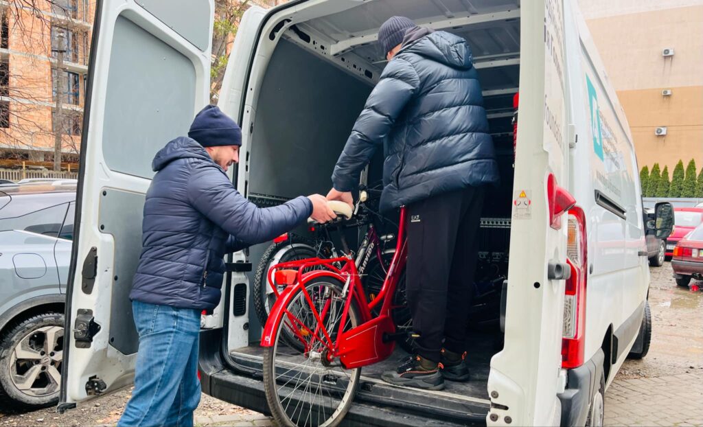 Івано-Франківський ЦЖС передав велосипеди дітям медійників з прифронтових територій   3