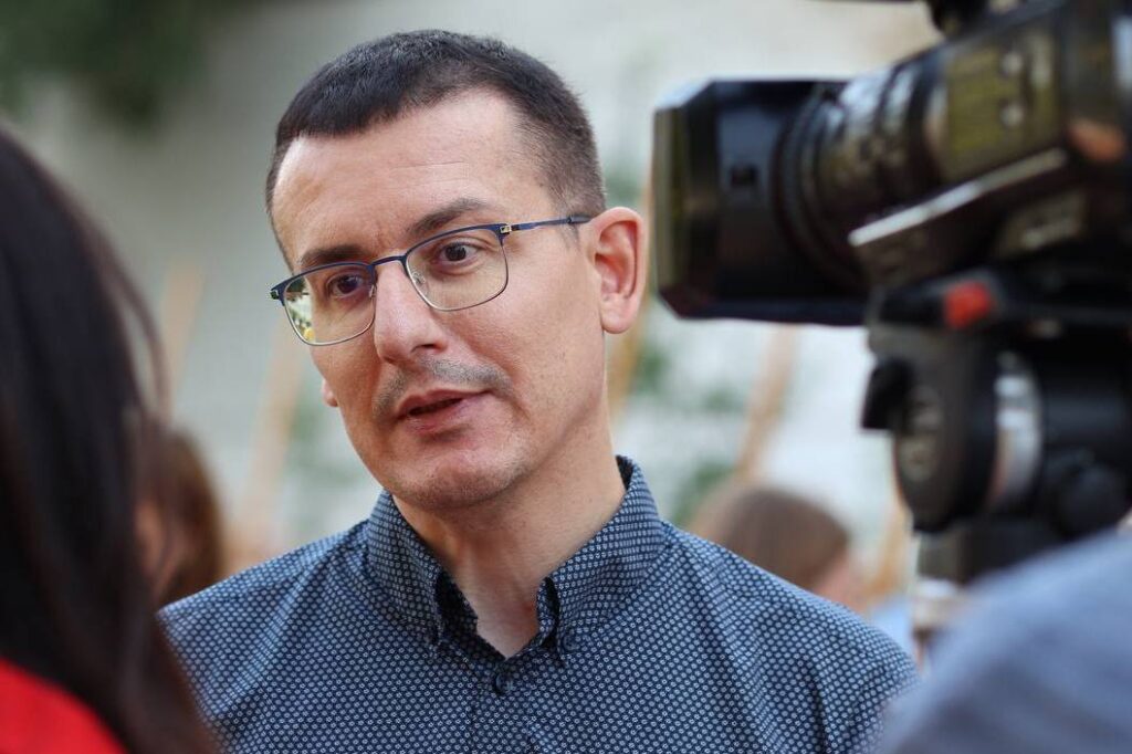 «Журналісти України — голоси захисту й пошуку справедливості», – Сергій Томіленко до Дня працівників радіо, телебачення та зв’язку