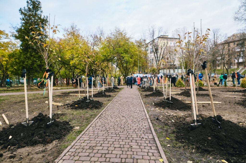 Журналісти взяли участь в акції «16 днів проти насильства» – висадили в Києві «Алею жіночої сили» 2