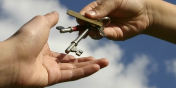 Журналістів запрошують на конференцію-діалог «Забезпечення доступу до фінансування житла для ВПО. Стійкі рішення»