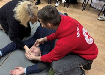 Врятувати і не нашкодити: медійники Дніпропетровщини на тренінгу вчилися надавати першу допомогу