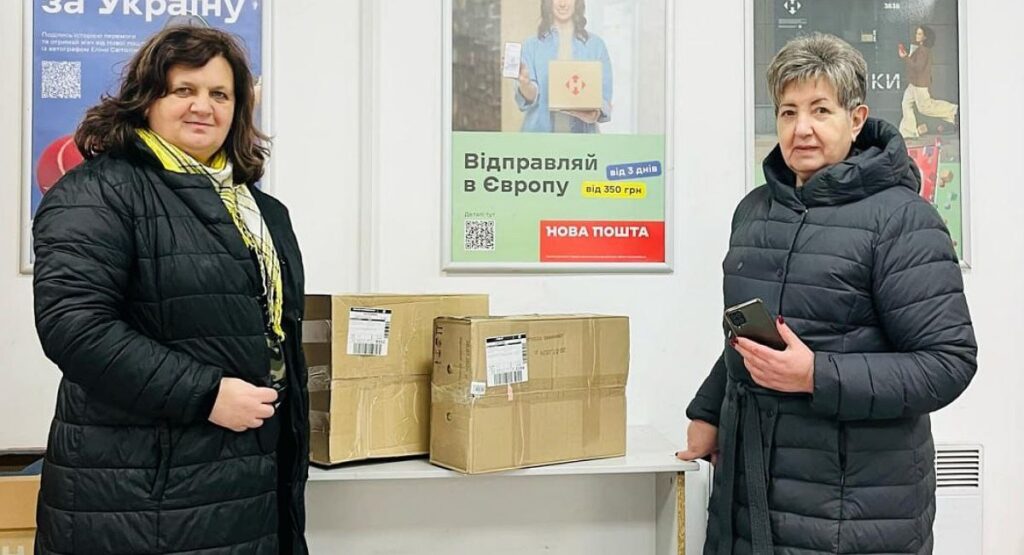 «Творимо добро разом»: Івано-Франківський Центр журналістської солідарності передав подарунки колегам