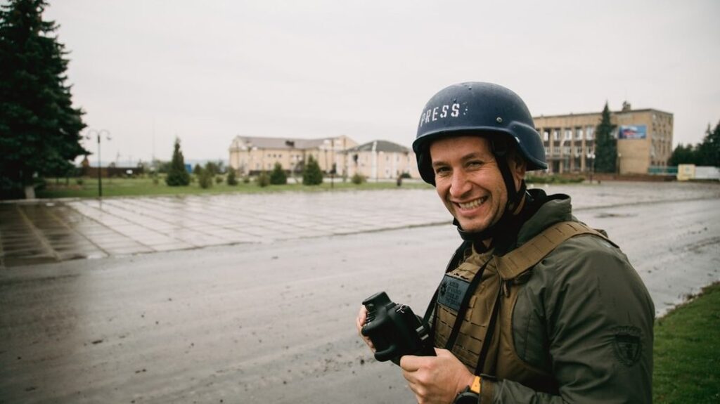 У зйомках на передовій найскладніше – отримати дозвіл: воєнний фотограф розповів як висвітлює війну 13