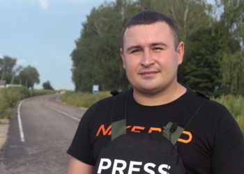 «У містах і селах, де ніколи не було обстрілів, тепер десятки загиблих», – про роботу на сумському прикордонні розповів журналіст Олександр Соломко