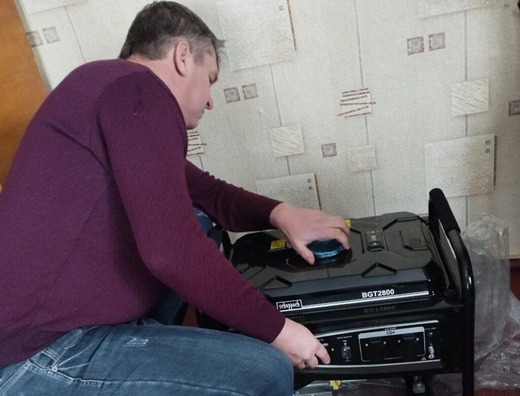 «Буває, електрики немає півтори доби»: завдяки генератору та зарядній станції редакція прифронтової «Перемоги» має ресурси для енергетичної стійкості