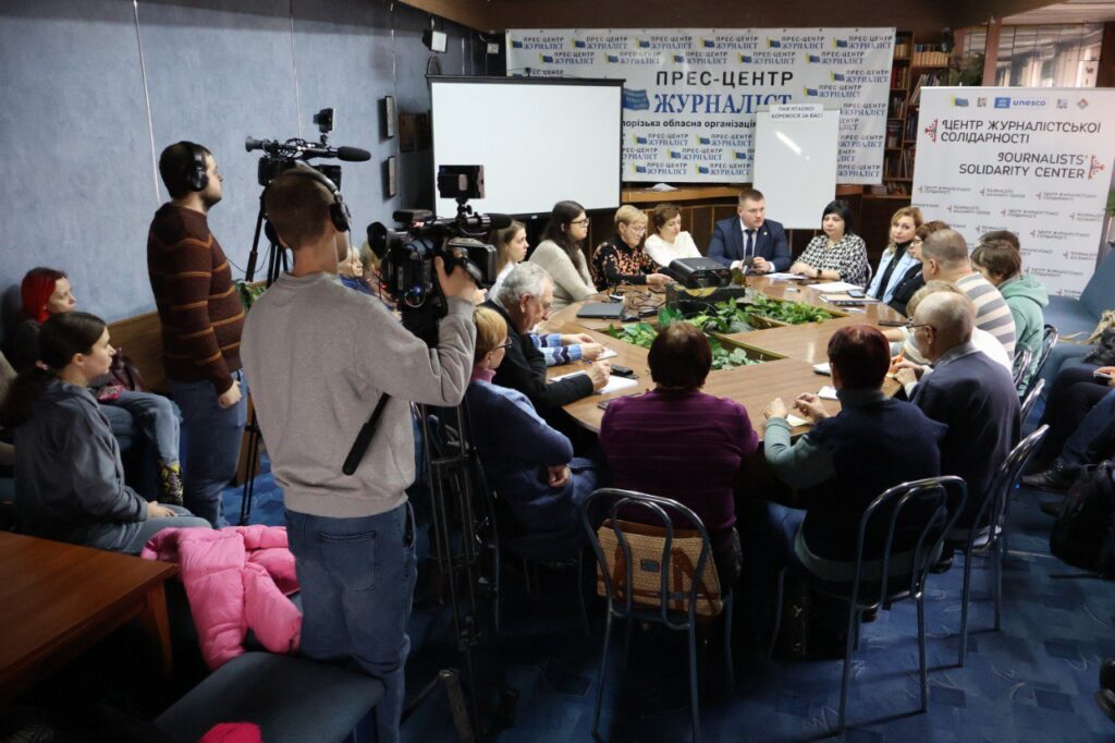 «Полонених підтримує віра, що їх скоро звільнять, і знання, що про них пам’ятають…» – у Запоріжжі провели захід на підтримку полонених журналістів