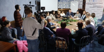 «Полонених підтримує віра, що їх скоро звільнять, і знання, що про них пам’ятають…» – у Запоріжжі провели захід на підтримку полонених журналістів