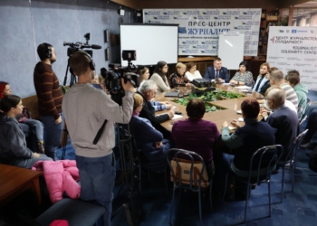 «Полонених підтримує віра, що їх скоро звільнять, і знання, що про них пам’ятають…» – у Запоріжжі провели захід на підтримку полонених журналістів