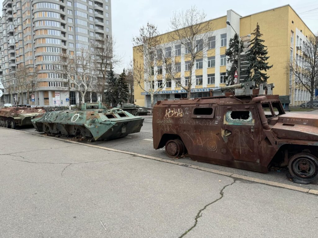 Новинарка з Миколаєва Анжеліка Байбак: «Розтрощене вибухом скло було скрізь по квартирі – і в одязі, і в ліжках» 3