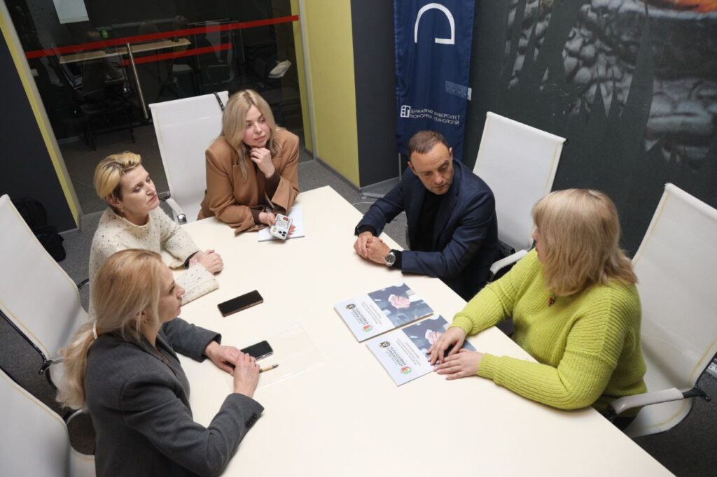 Новий етап співпраці: криворізькі журналісти та підприємці підписали меморандум