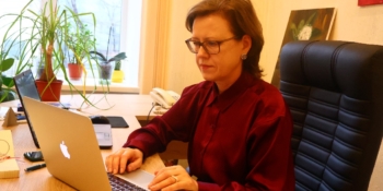 Ліна Кущ: «У центрі уваги Спілки залишається безпека журналістів» 23 Під обстрілами і без грошей: як виживають медіа України, обговорювали в НСЖУ