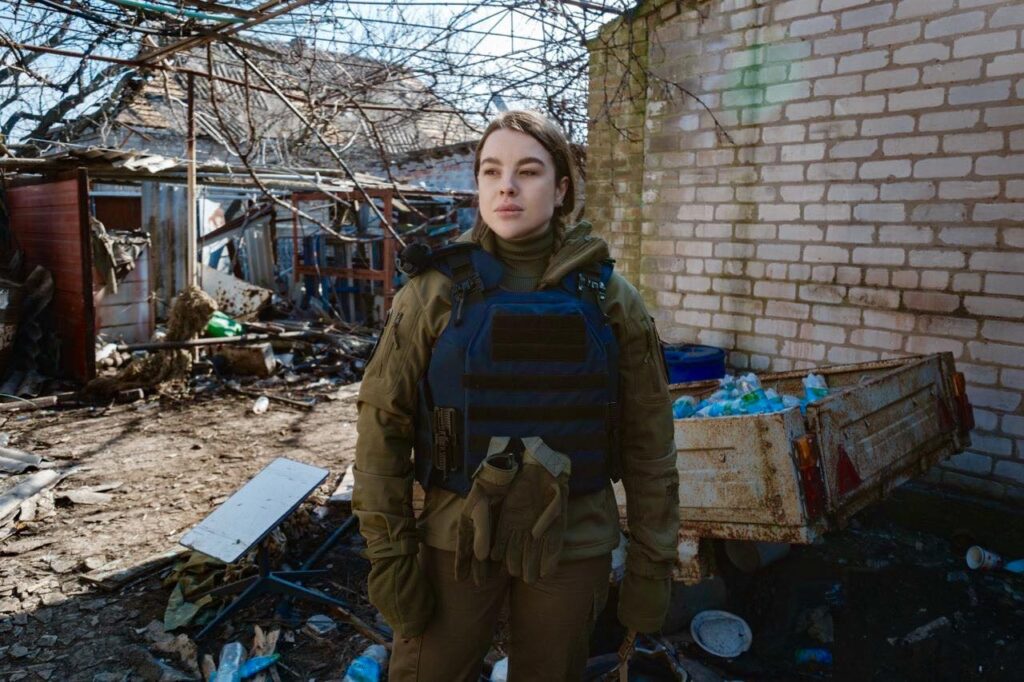 Воєнна журналістка «РБК-Україна» Богдана Ляськівська: «Військові нам дали свій одяг, бо на війні росіяни не дотримуються конвенцій, і на позиціях журналістам не рекомендують виділятися»