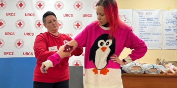 Надавати першу допомогу при пораненнях і кровотечах вчилися медійники на тренінгу у Запоріжжі