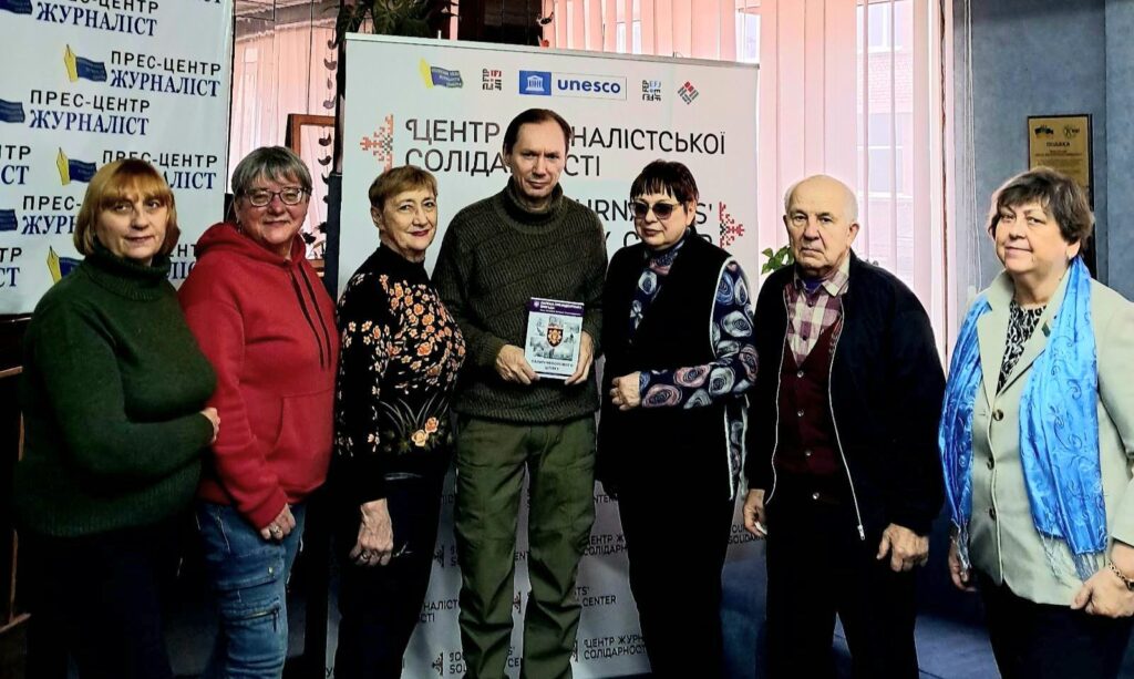 Книгу про героїв-захисників презентував воєний журналіст Ігор Живиця