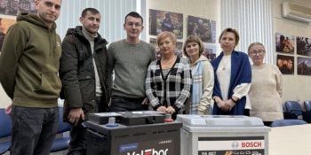 НСЖУ передала для військових медійників автомобільні акумулятори