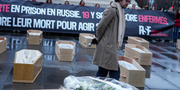 «Невже ми маємо чекати їхньої смерті, щоб діяти?» – “Репортери без кордонів” провели акцію протесту на підтримку полонених українських журналістів