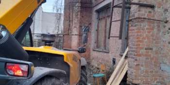 «На щастя, після вибуху шахеда в одному з двох кабінетів шибки збереглися», – головна редакторка буринського «Рідного краю»