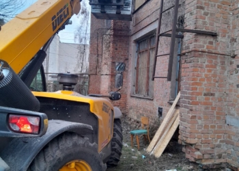 «На щастя, після вибуху шахеда в одному з двох кабінетів шибки збереглися», – головна редакторка буринського «Рідного краю»
