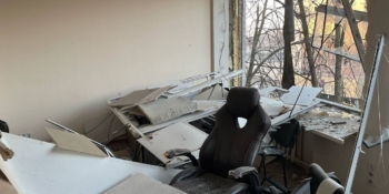 Через російський обстріл Києва постраждав офіс «FREEДОМ»