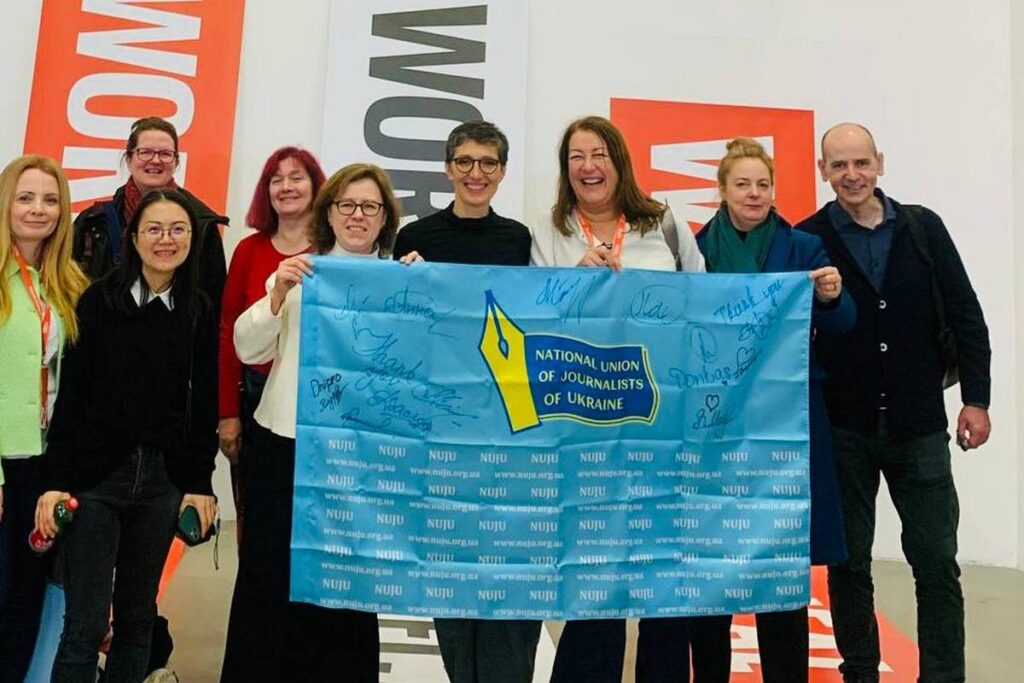 Очільниця Європейської федерації журналістів Майя Север отримала ексклюзивний прапор НСЖУ