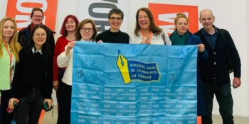 Очільниця Європейської федерації журналістів Майя Север отримала ексклюзивний прапор НСЖУ