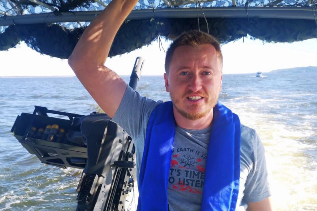 «Молюся і знаю – все буде добре»: історія українського медіапродюсера, який показує світові війну в Україні