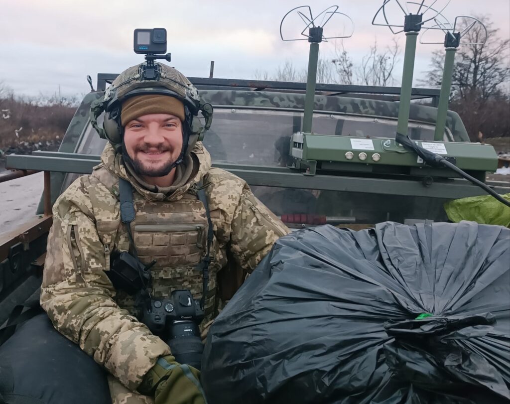 «Занадто далеко фронт відійшов від столиці», – каже військовий журналіст Роман Чоп, який повернувся служити на Донбас