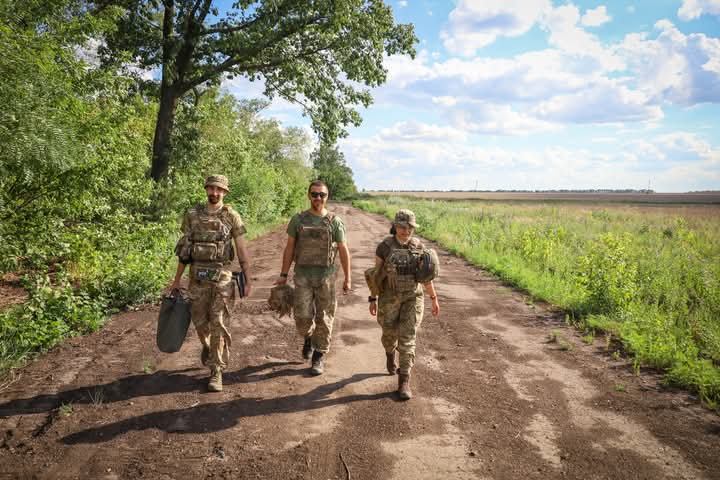 «Пресофіцери важливі»: герої документального фільму розповіли про рік своєї роботи на передовій 9