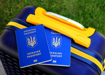 Уряд врегулював правила виїзду митців та медійників за кордон під час воєнного стану