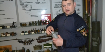 Буковинські піротехніки розповіли про правила безпеки журналістів, якщо вони натрапили на вибухонебезпечний предмет