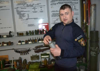 Буковинські піротехніки розповіли про правила безпеки журналістів, якщо вони натрапили на вибухонебезпечний предмет