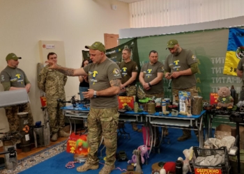 Як уникнути смертельної небезпеки: для медійників Дніпропетровщини провели тренінг із мінно-вибухової безпеки і такмеду