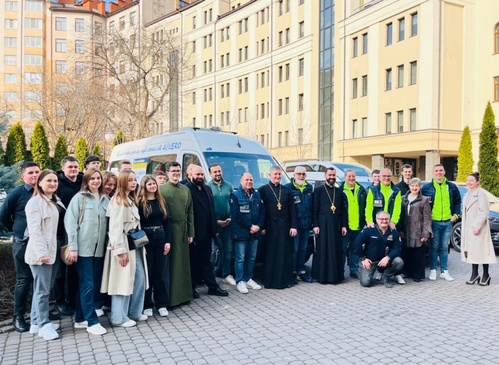 Івано-Франківські медійники та італійські волонтери об’єдналися заради підтримки тих, хто її потребує 10