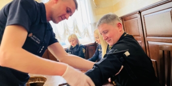 Подбати про себе та про ближнього: В Івано-Франківську працівники релігійних медіа вчились надавати домедичну допомогу 18 Подбати про себе та про ближнього: В Івано-Франківську працівники релігійних медіа вчились надавати домедичну допомогу