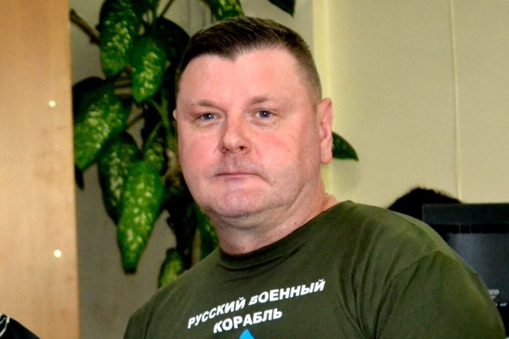 Журналіст Ігор Леус, одягнувши військовий однострій, викроює час і на редакторську роботу
