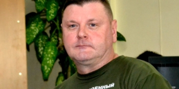 Журналіст Ігор Леус, одягнувши військовий однострій, викроює час і на редакторську роботу