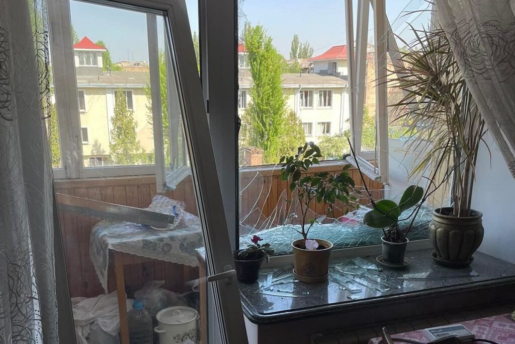 Російським ударом по Києву пошкоджено квартиру журналіста